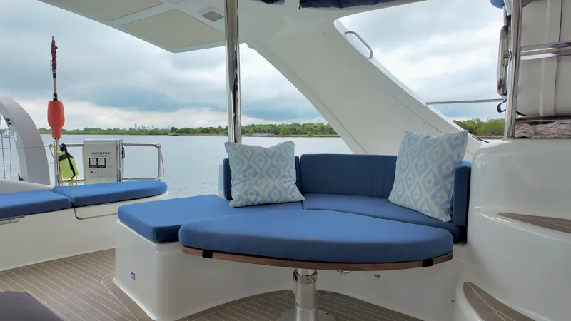 Slide: The Image of Xquisite Yachts X5 PLUS 2021 - 24