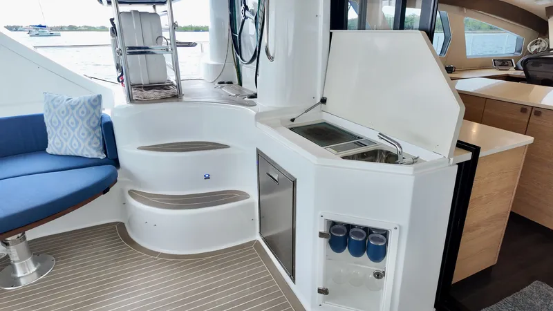 Slide: The Image of Xquisite Yachts X5 PLUS 2021 - 25
