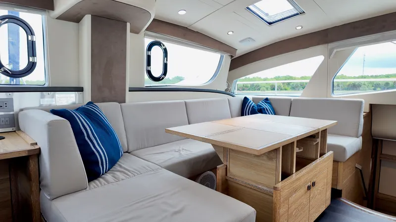 Slide: The Image of Xquisite Yachts X5 PLUS 2021 - 5