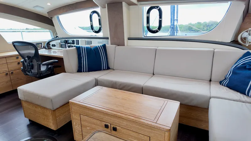 Slide: The Image of Xquisite Yachts X5 PLUS 2021 - 6