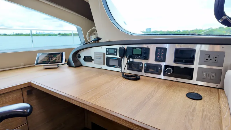 Slide: The Image of Xquisite Yachts X5 PLUS 2021 - 7