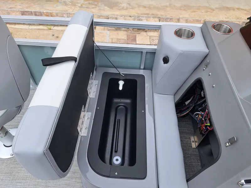Slide: The Image of Avalon Venture Quad Fish - 19' 2026 - 13