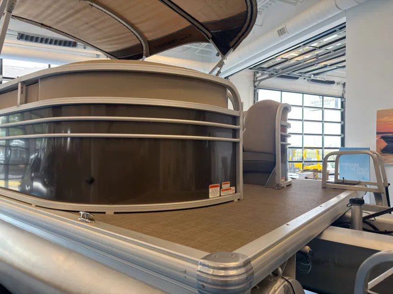 Slide: The Image of Tracker 22DLX 2020 - 53