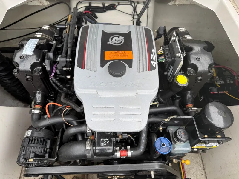 Slide: The Image of Engine of a 2014 Chaparral 210 boat, MerCruiser 4.3 MPI. - 11