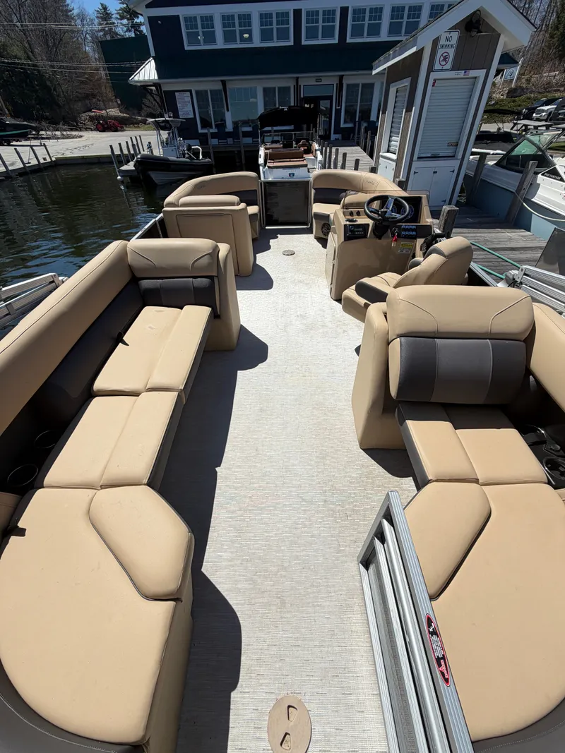 Slide: The Image of Harris Cruiser 210 2023 - 3