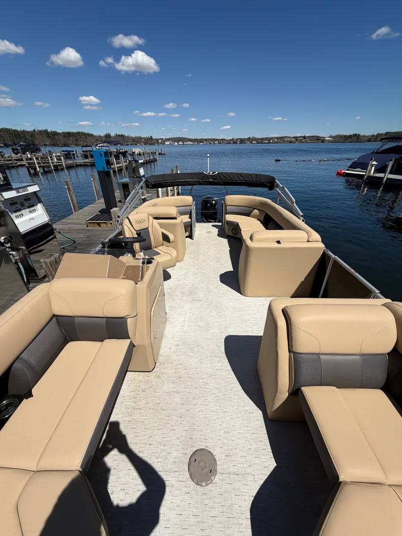 Slide: The Image of Harris Cruiser 210 2023 - 7