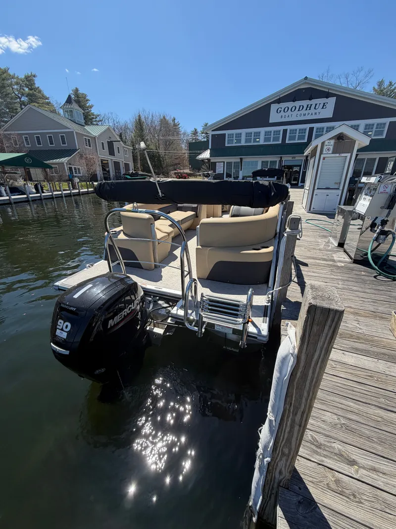Slide: The Image of Harris Cruiser 210 2023 - 8