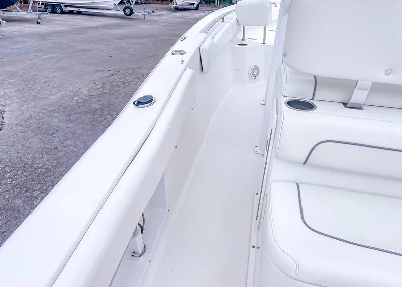 Slide: The Image of Interior view of a 2014 Sea Hunt Ultra 235 boat. - 10