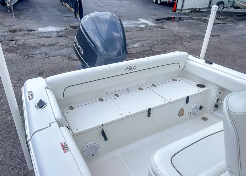 Slide: The Image of Rear view of a 2014 Sea Hunt Ultra 235 boat with Yamaha engine. - 7