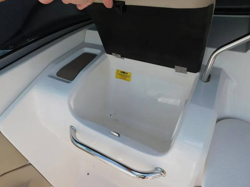 Slide: The Image of Regal Cuddy 2250 LSC 2004 - 18