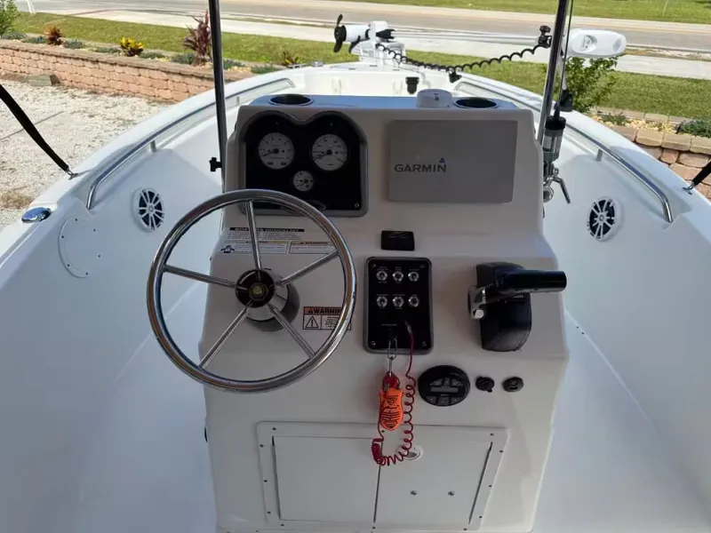 Slide: The Image of NauticStar 19 XS 2019 - 8