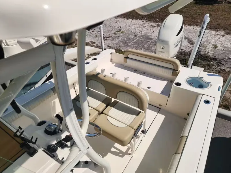 Slide: The Image of Sea Born LX24 Center Console 2019 - 10