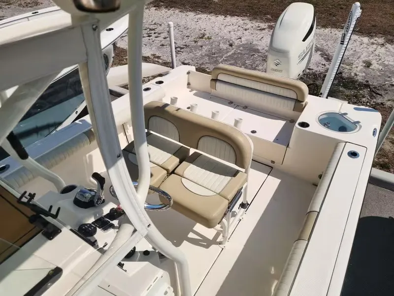 Slide: The Image of Sea Born LX24 Center Console 2019 - 13
