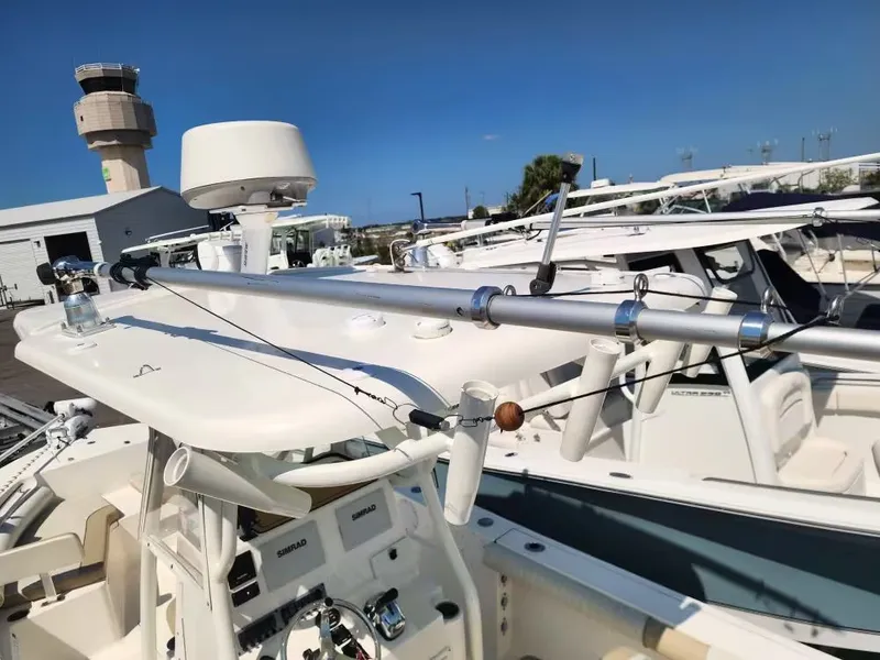 Slide: The Image of Sea Born LX24 Center Console 2019 - 17
