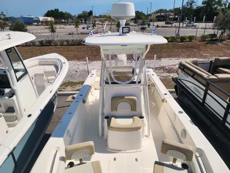 Slide: The Image of Sea Born LX24 Center Console 2019 - 18