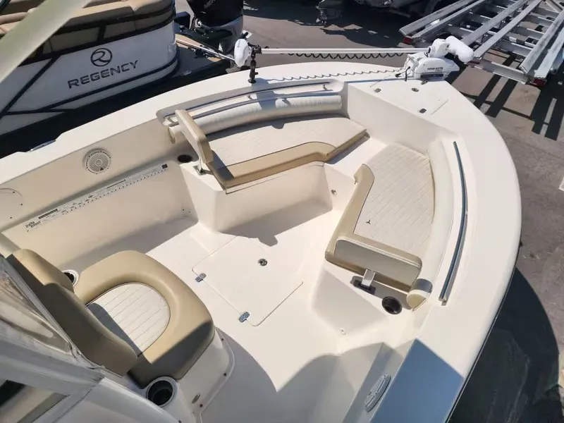 Slide: The Image of Sea Born LX24 Center Console 2019 - 19