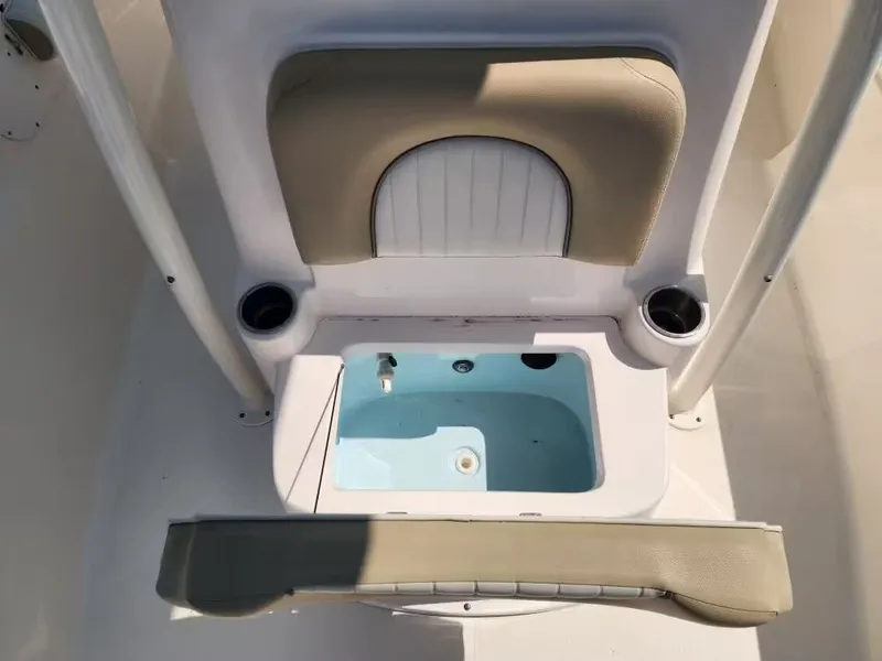 Slide: The Image of Sea Born LX24 Center Console 2019 - 20
