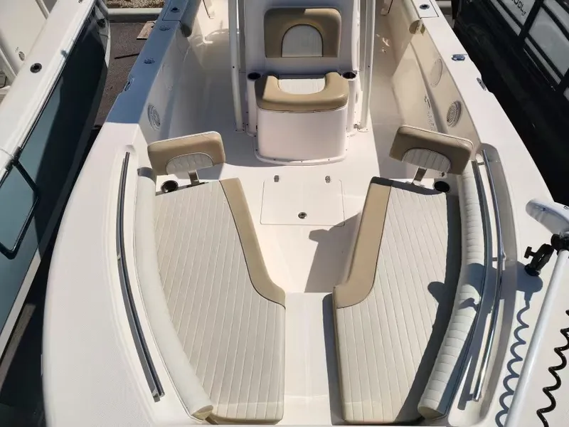 Slide: The Image of Sea Born LX24 Center Console 2019 - 21