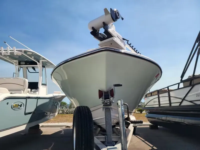 Slide: The Image of Sea Born LX24 Center Console 2019 - 5