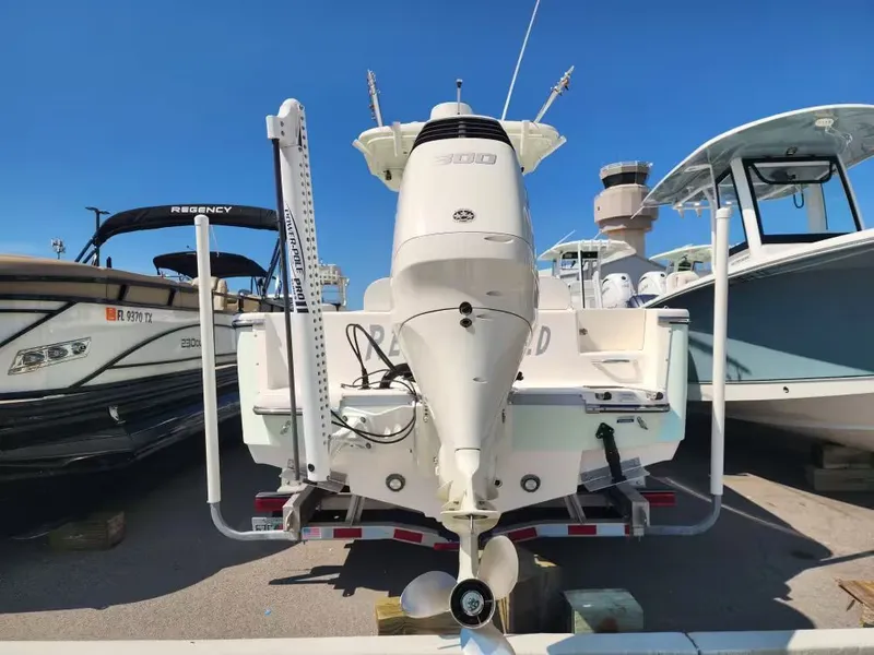 Slide: The Image of Sea Born LX24 Center Console 2019 - 9