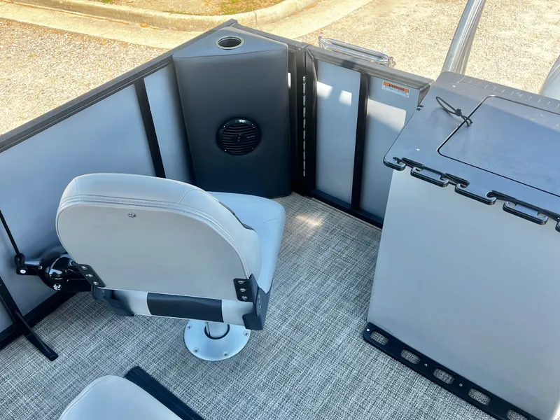 Slide: The Image of Viaggio Lago 22' R (Rear Fish) - IN STOCK - $33,995! 2022 - 16