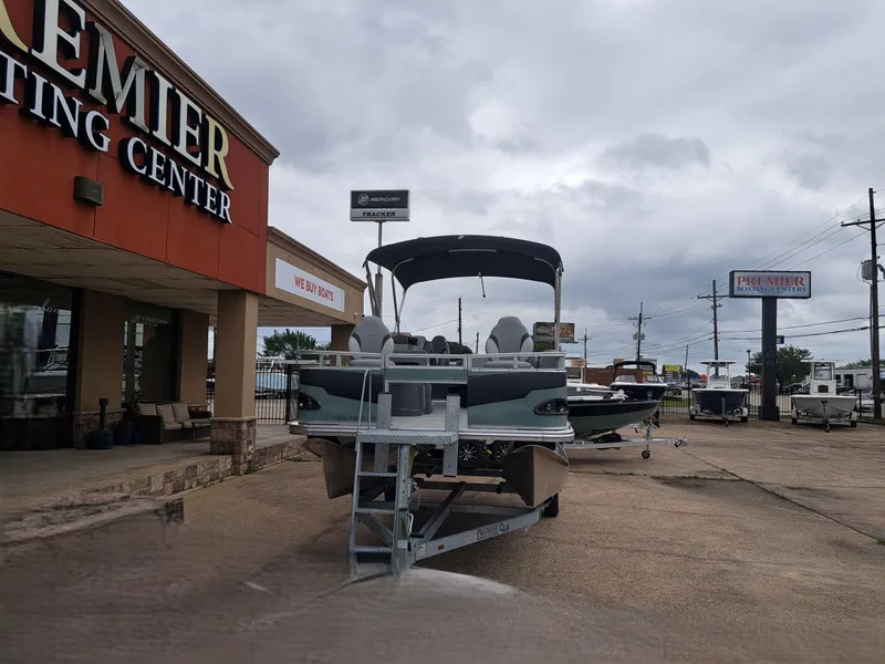 Slide: The Image of Avalon Venture Quad Fish - 19' 2026 - 5