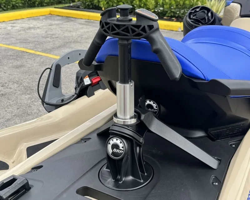 Slide: The Image of Sea-Doo Wake 170 2026 - 8