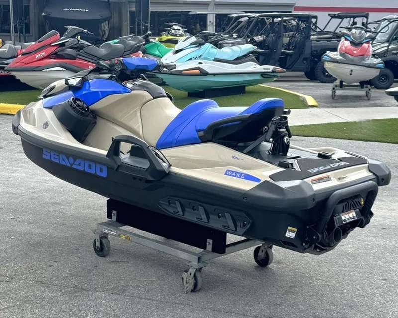 Slide: The Image of Sea-Doo Wake 170 2026 - 3