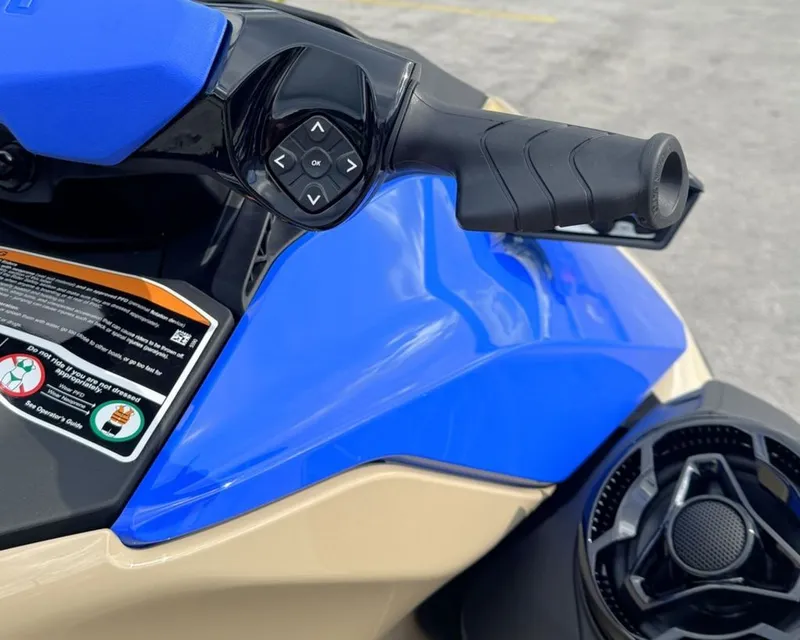 Slide: The Image of Sea-Doo Wake 170 2026 - 11