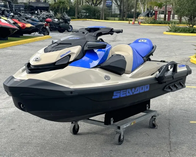 Slide: The Image of Sea-Doo Wake 170 2026 - 1