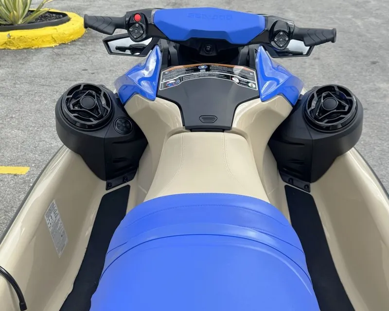 Slide: The Image of Sea-Doo Wake 170 2026 - 12