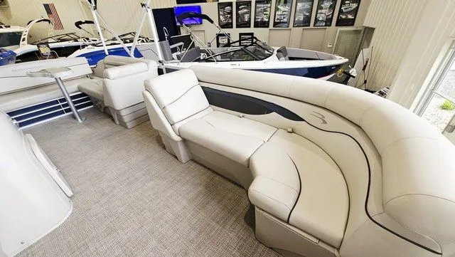 Slide: The Image of Bennington SX 21 Swingback 2019 - 13