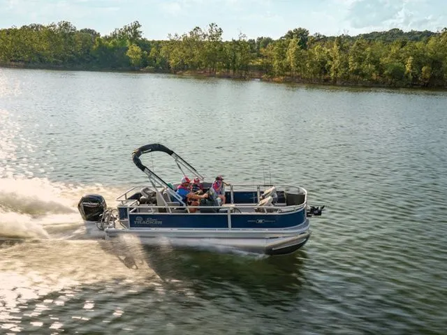 The Image of Sun Tracker Bass Buggy 18 DLX 2026 - 1