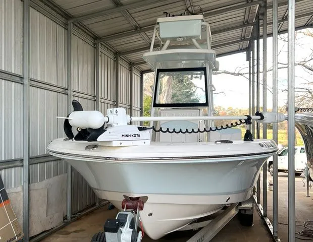 Slide: The Image of Robalo 246 Cayman SD 2019 - 5