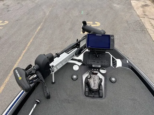 Slide: The Image of Skeeter FXR20 Apex 2022 - 11