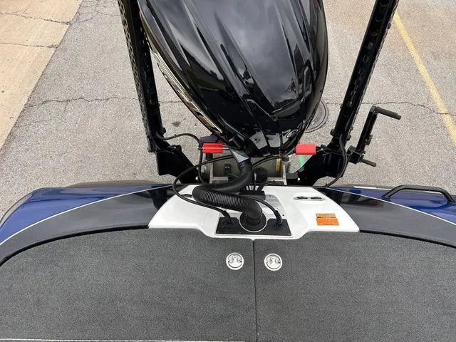 Slide: The Image of Skeeter FXR20 Apex 2022 - 16