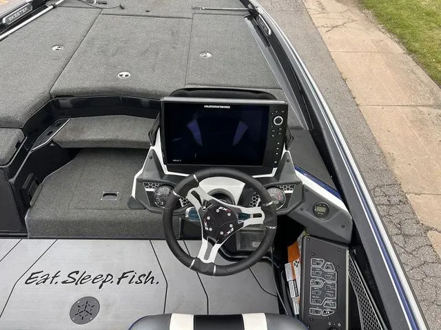 Slide: The Image of Skeeter FXR20 Apex 2022 - 17