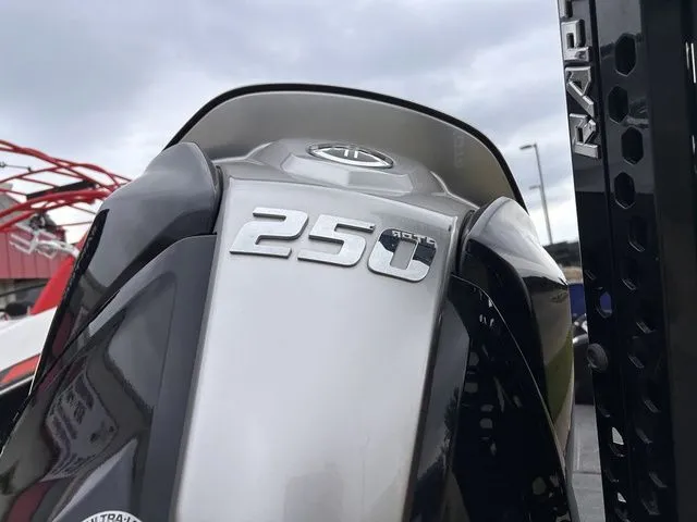 Slide: The Image of Skeeter FXR20 Apex 2022 - 5