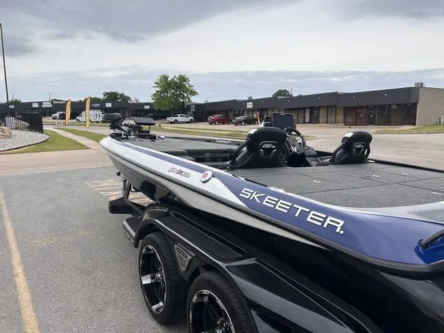 Slide: The Image of Skeeter FXR20 Apex 2022 - 9