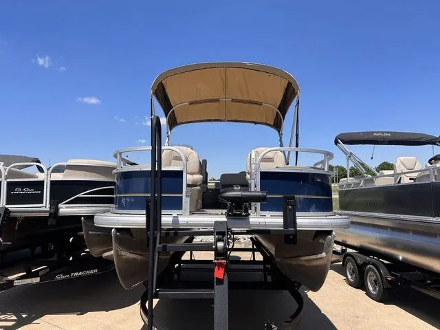 Slide: The Image of Sun Tracker Bass Buggy 18 DLX 2024 - 3
