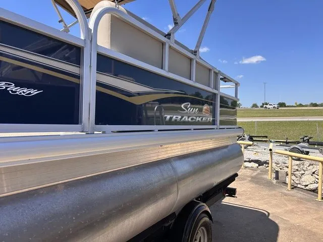 Slide: The Image of Sun Tracker Bass Buggy 18 DLX 2024 - 5