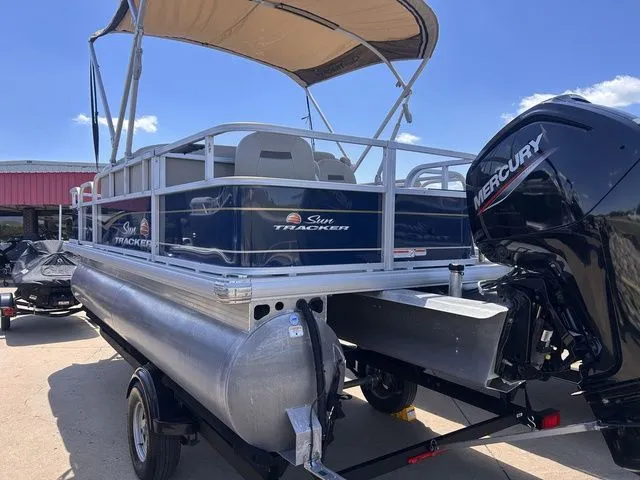 Slide: The Image of Sun Tracker Bass Buggy 18 DLX 2024 - 7