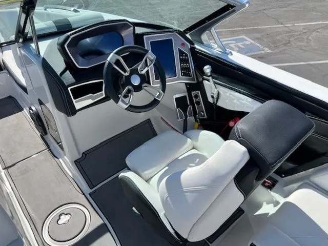 Slide: The Image of MasterCraft X24 2019 - 11