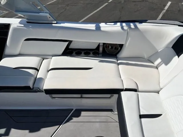 Slide: The Image of MasterCraft X24 2019 - 15
