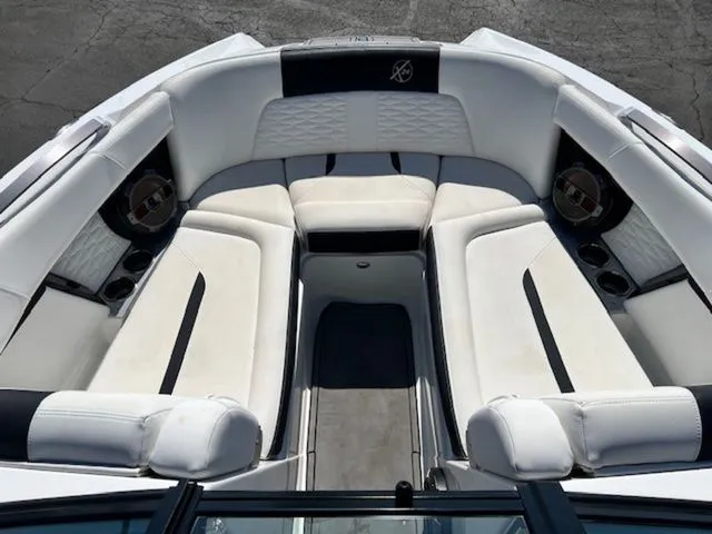 Slide: The Image of MasterCraft X24 2019 - 16