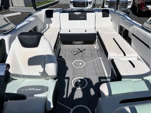 Slide: The Image of MasterCraft X24 2019 - 17