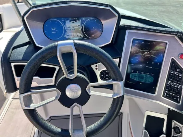 Slide: The Image of MasterCraft X24 2019 - 18