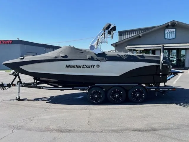 Slide: The Image of MasterCraft X24 2019 - 21