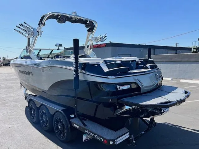 Slide: The Image of MasterCraft X24 2019 - 8