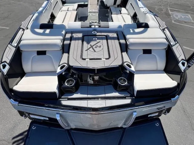 Slide: The Image of MasterCraft X24 2019 - 9